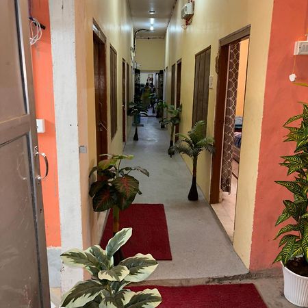 Shakuntala Guest House Ayodhya Eksteriør bilde