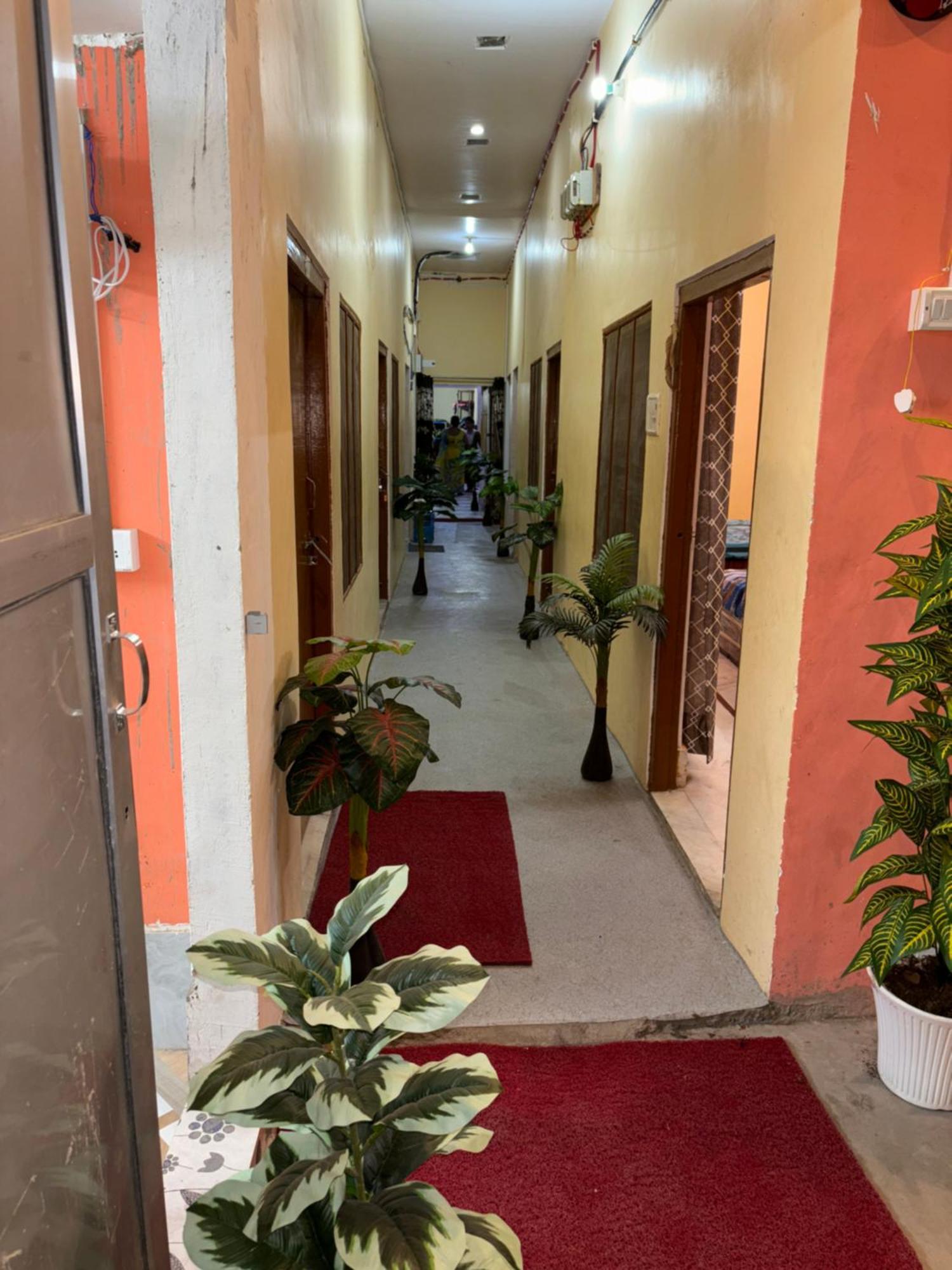 Shakuntala Guest House Ayodhya Eksteriør bilde
